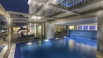Indoor pool, pool loungers