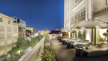 Indoor pool, pool loungers