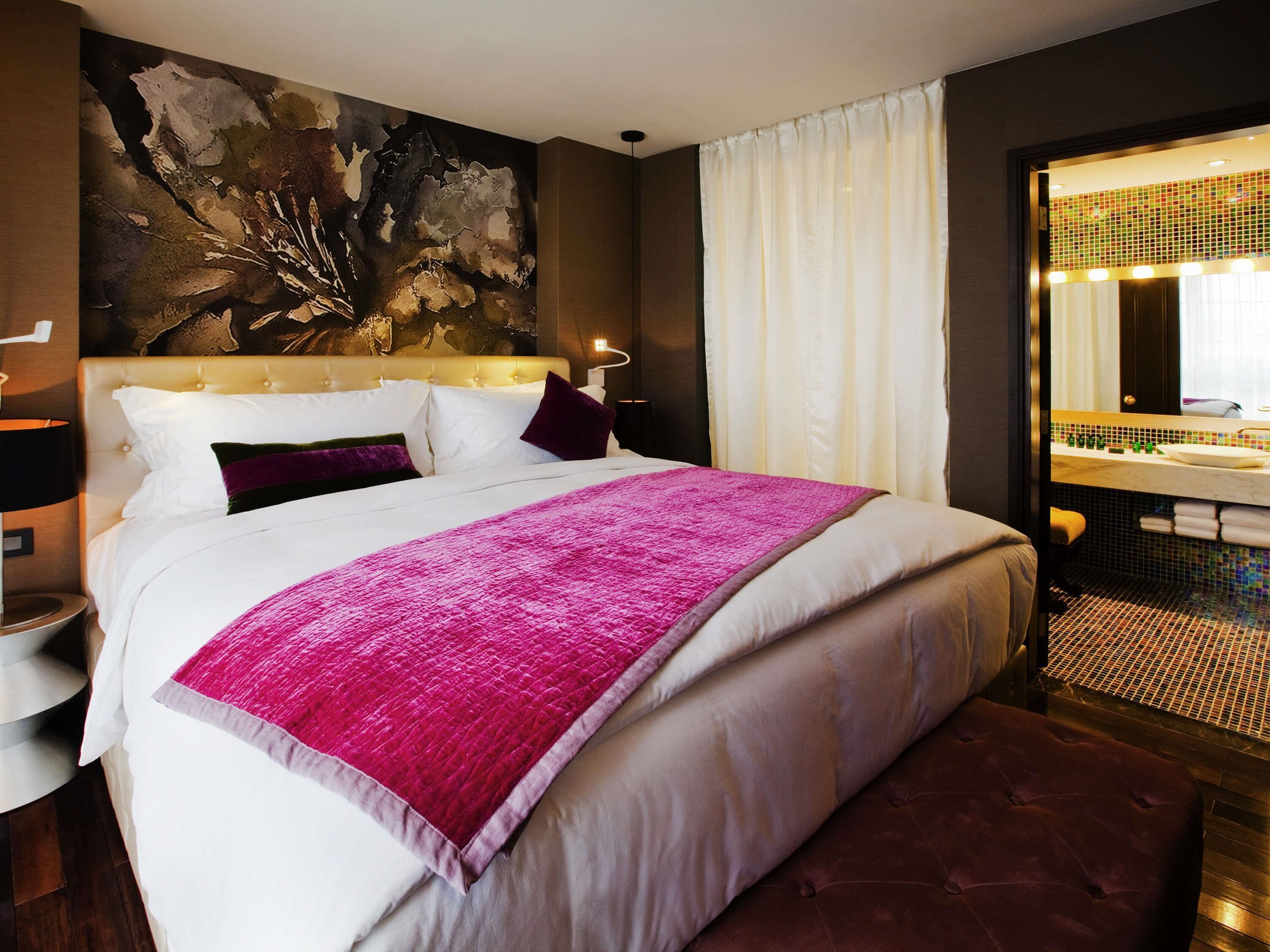 Suite, 1 King Bed | Minibar, in-room safe, desk, blackout curtains