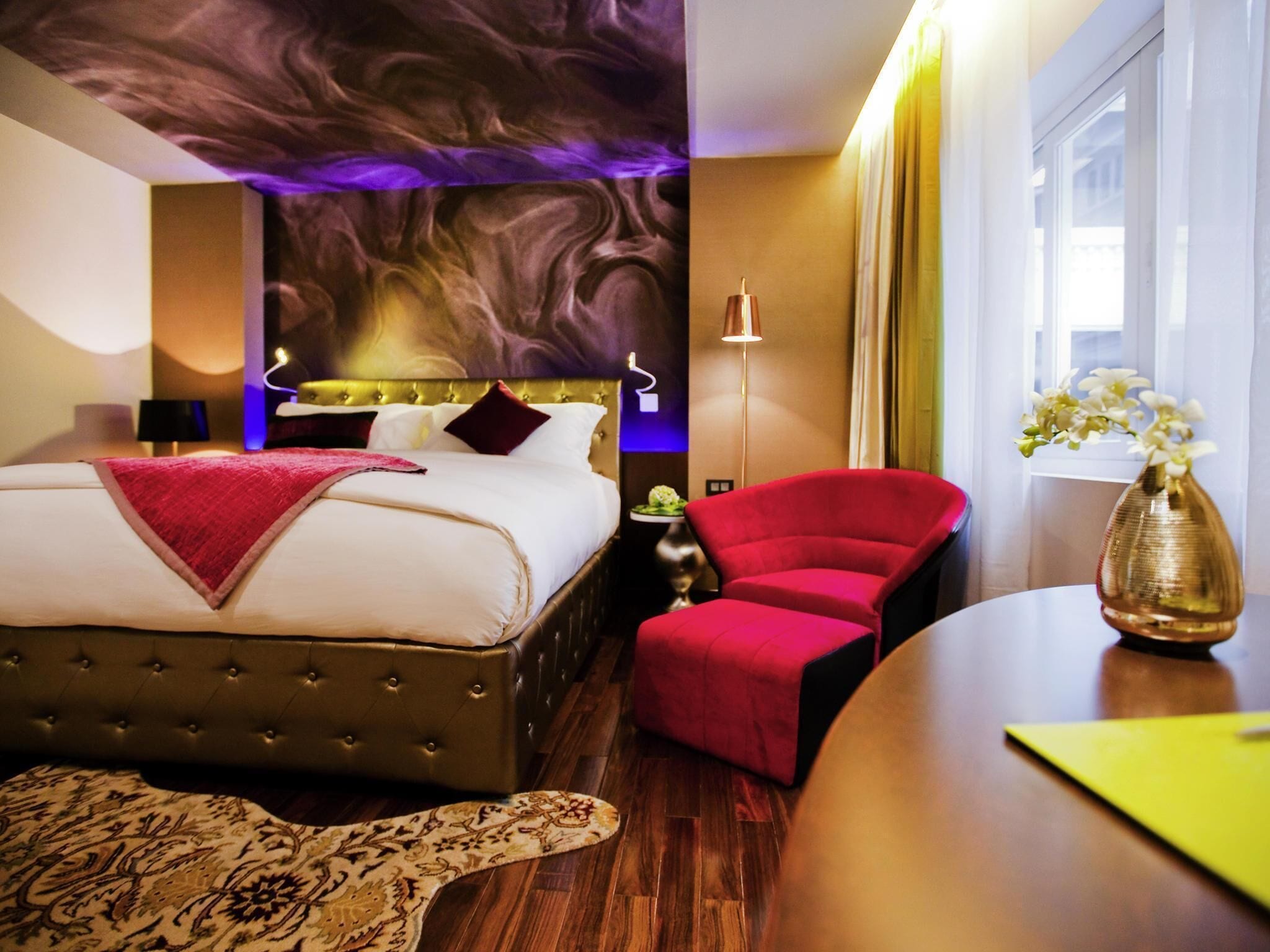 Executive Room, 1 King Bed | Minibar, in-room safe, desk, blackout curtains