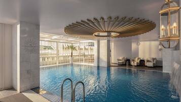 Indoor pool, sun loungers