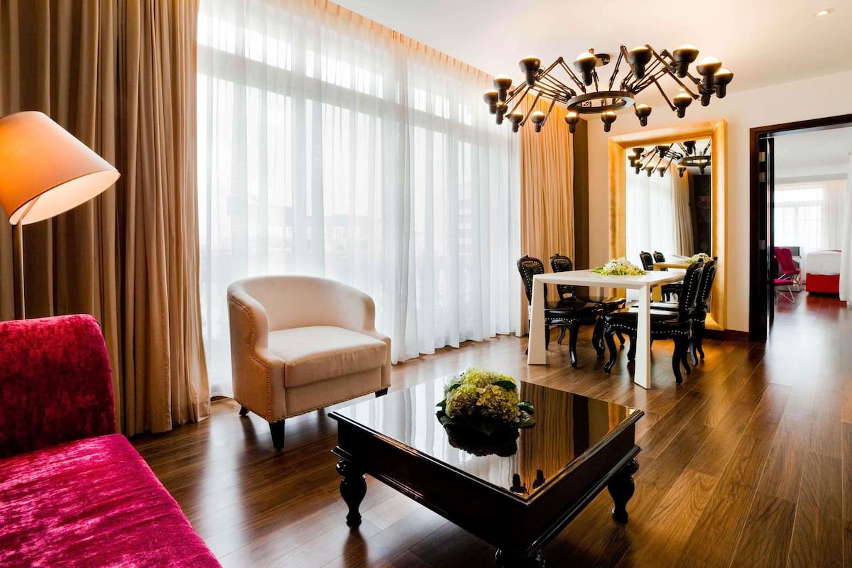 Suite, 1 King Bed (L'Opera. Opera House View) | Minibar, in-room safe, desk, blackout curtains