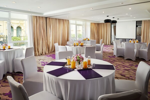 Banquet hall