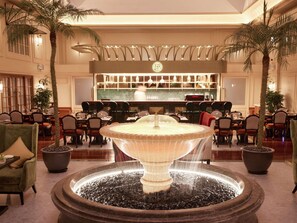 2 restaurants; breakfast, lunch and dinner served  - Hotel de l'Opera Hanoi - Mgallery (Hanoi)