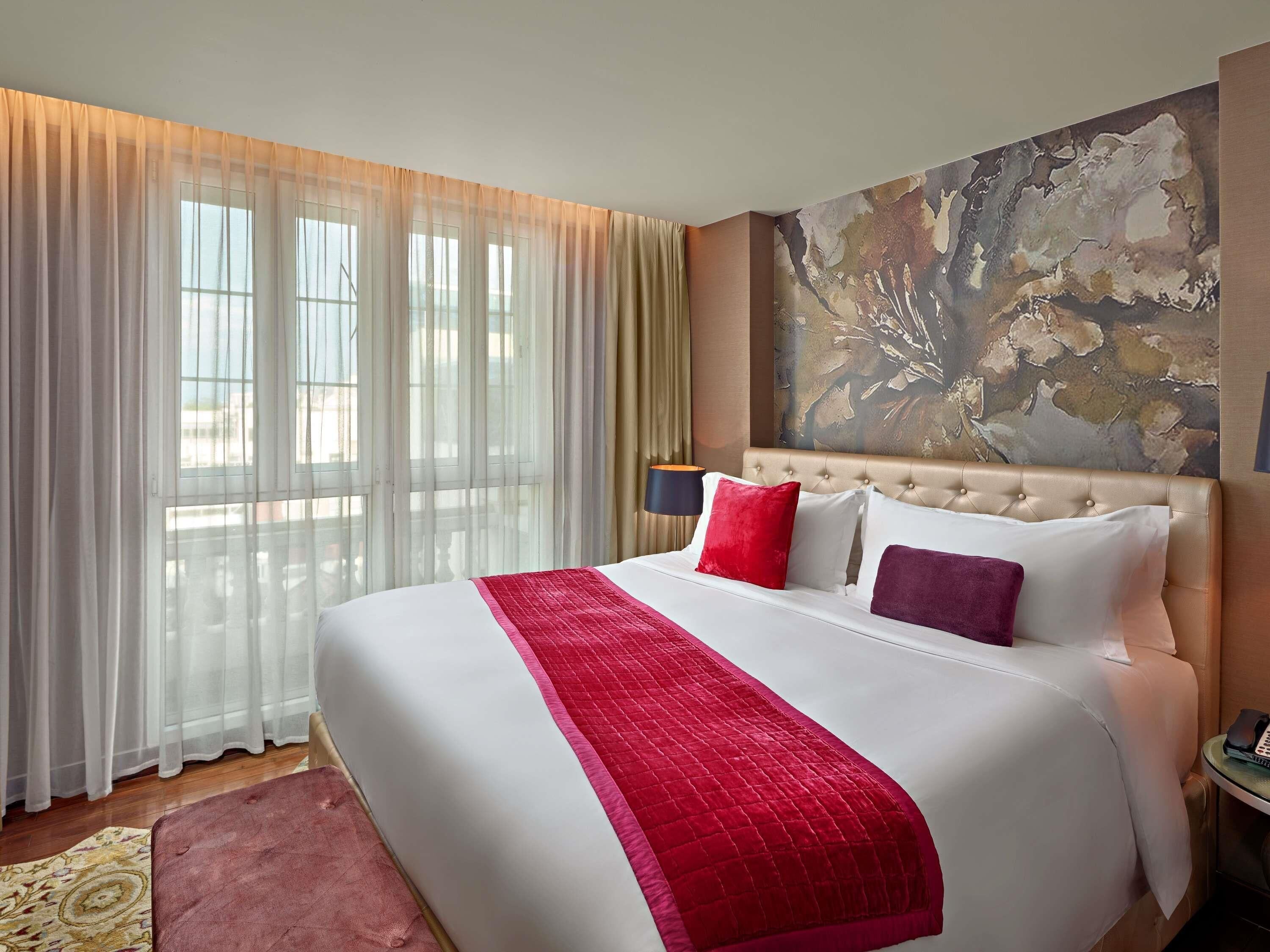 Junior Suite, 1 King Bed (Opera House View)