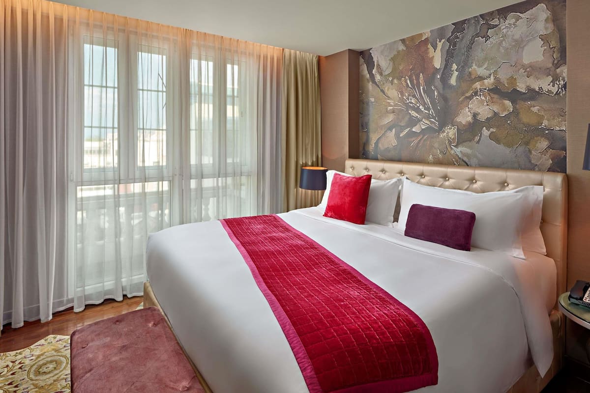 Junior Suite, 1 King Bed (Opera House View)