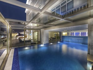 Indoor pool, sun loungers