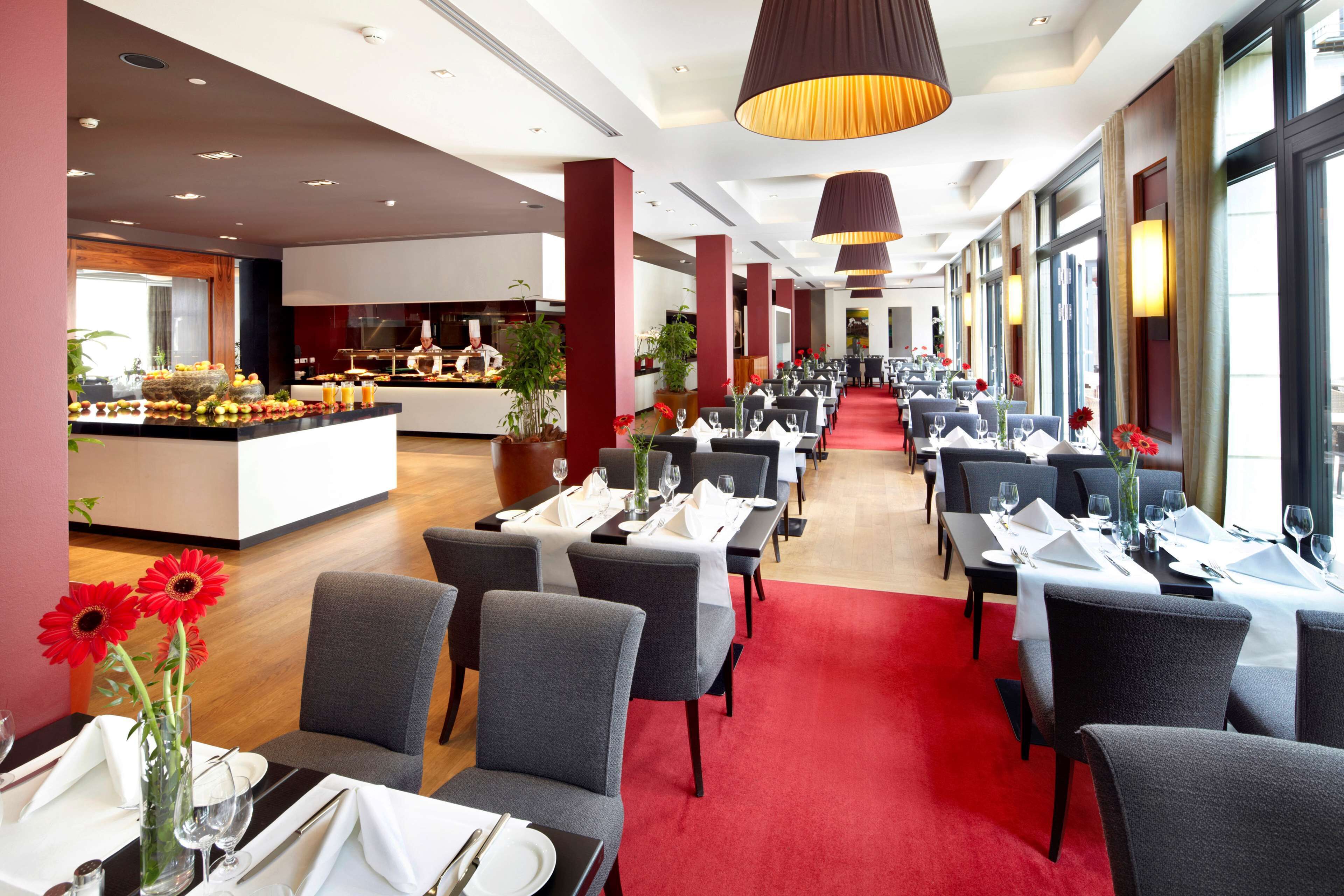 2 restaurants; breakfast, lunch, dinner, and brunch served