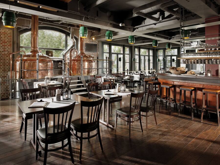 2 restaurants; breakfast, lunch, dinner, and brunch served