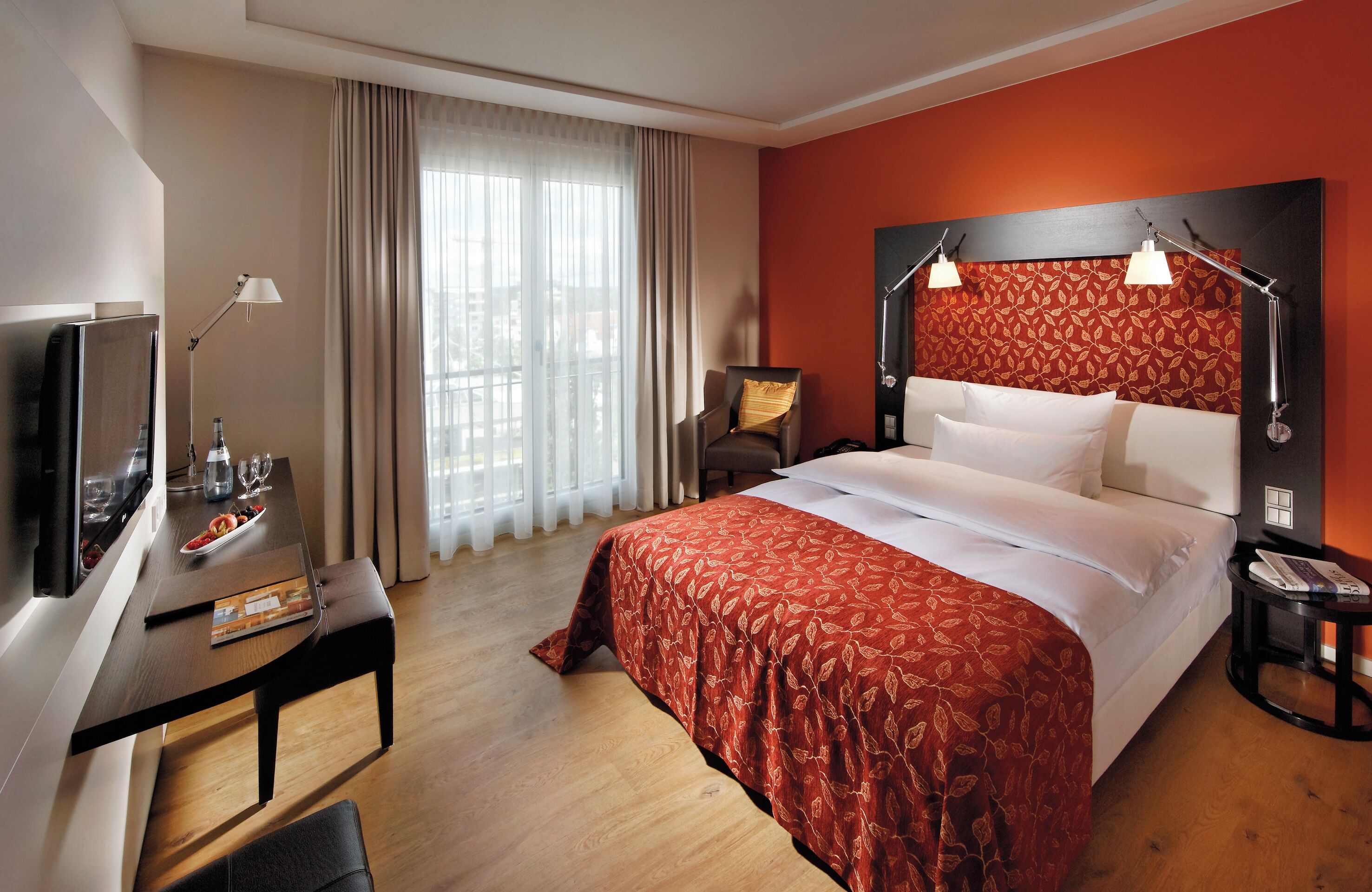 Classic Room | Minibar, in-room safe, desk, soundproofing