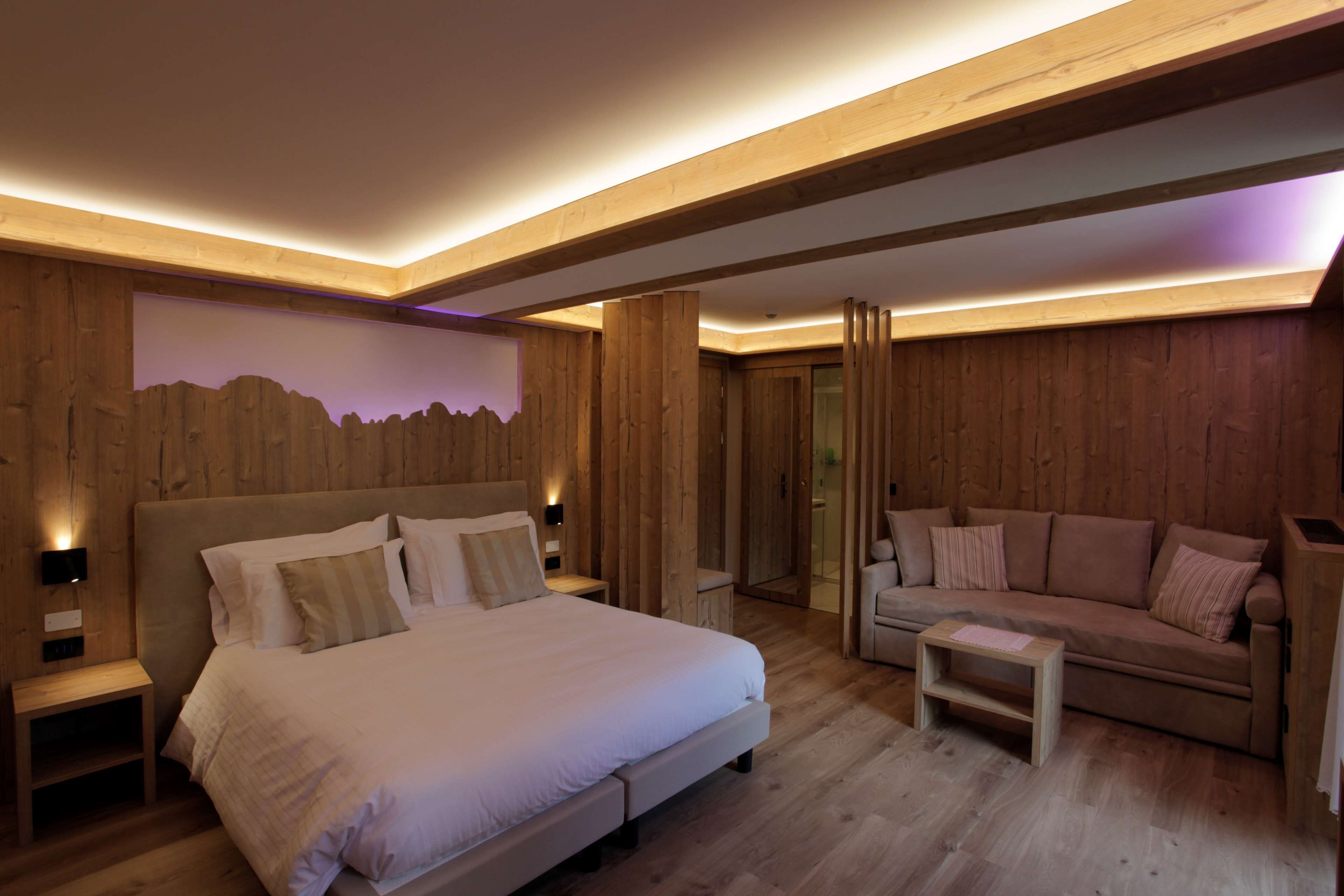 Deluxe kamer, 1 queensize bed, balkon, uitzicht op bergen | Een kluis op de kamer, een bureau, gratis wifi, beddengoed