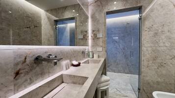 Executive Suite, 1 King Bed, Balcony, Mountain View (Living Room)
