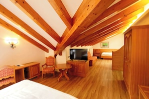 Family Room, Multiple Beds, Balcony, Mountain View