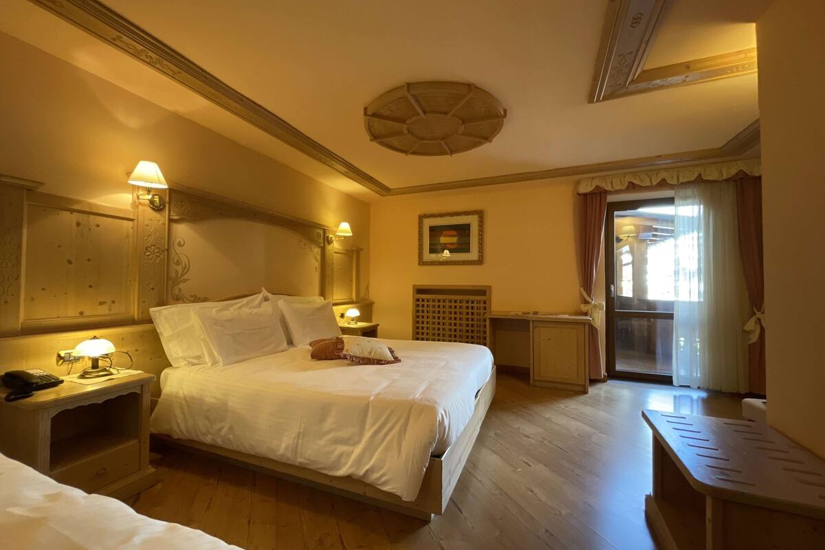 comfort room, multiple beds, balcony, mountain view | in-room safe, desk, free wifi, bed sheets