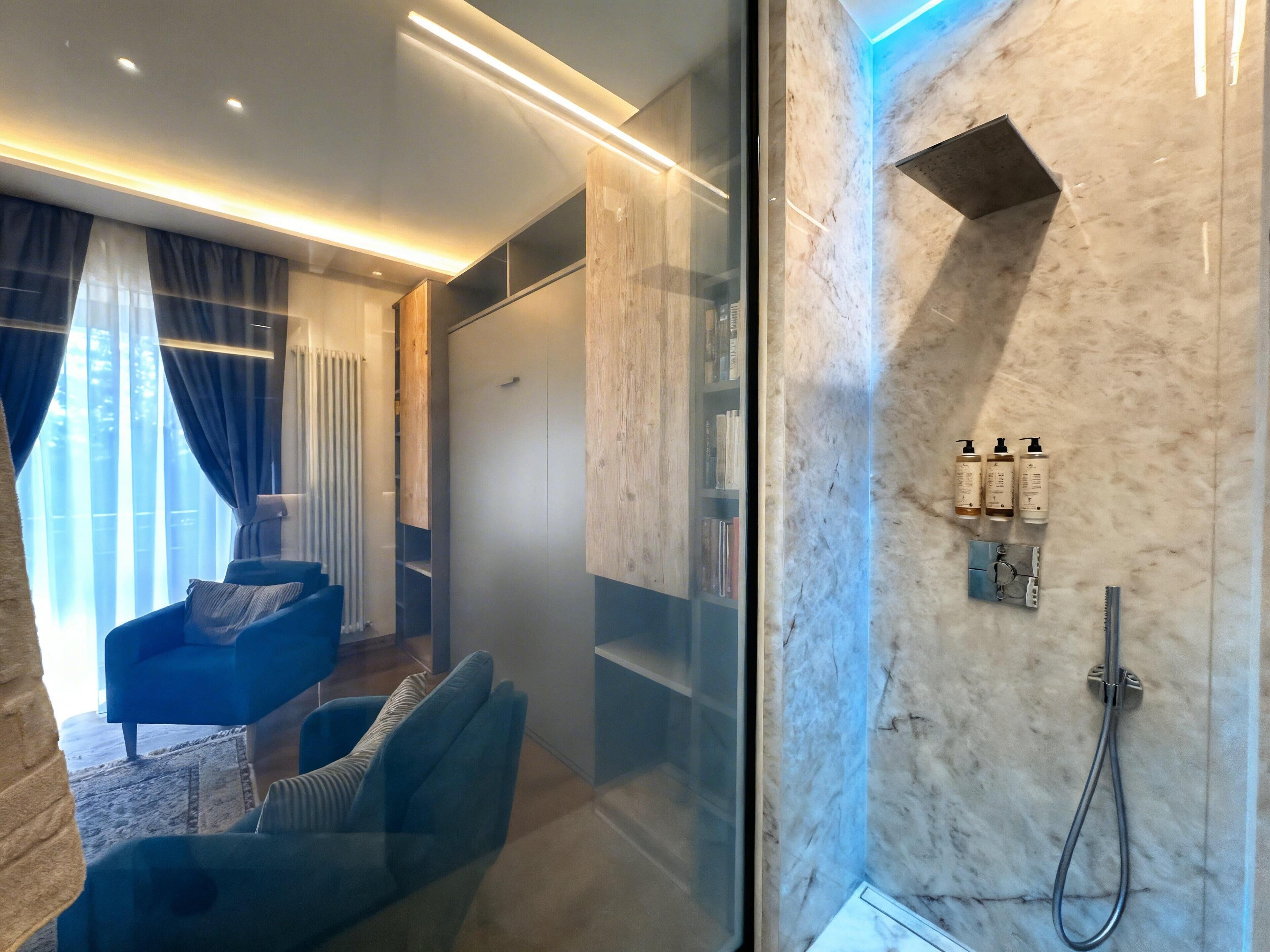 Executive suite, 1 kingsize bed, balkon, uitzicht op bergen (Living Room) | Een kluis op de kamer, een bureau, gratis wifi, beddengoed