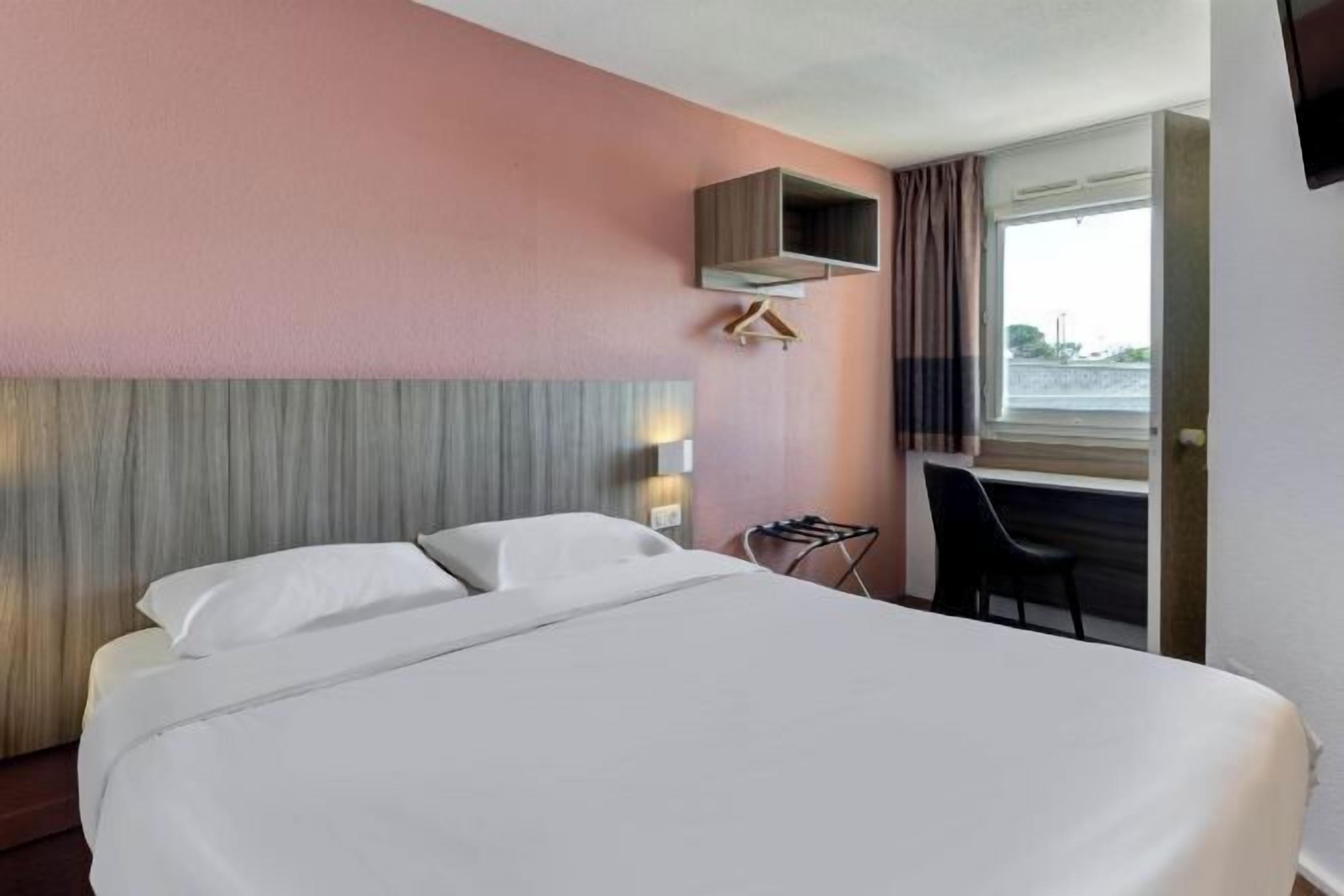 Desk, soundproofing, iron/ironing board, free cots/infant beds