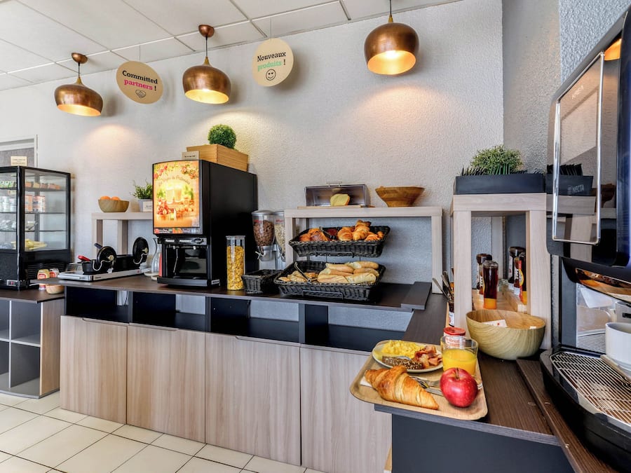 Se ofrece un desayuno bufé todos los días (por un coste adicional)