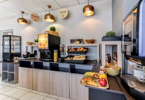 Petit déjeuner buffet servi tous les jours en supplément