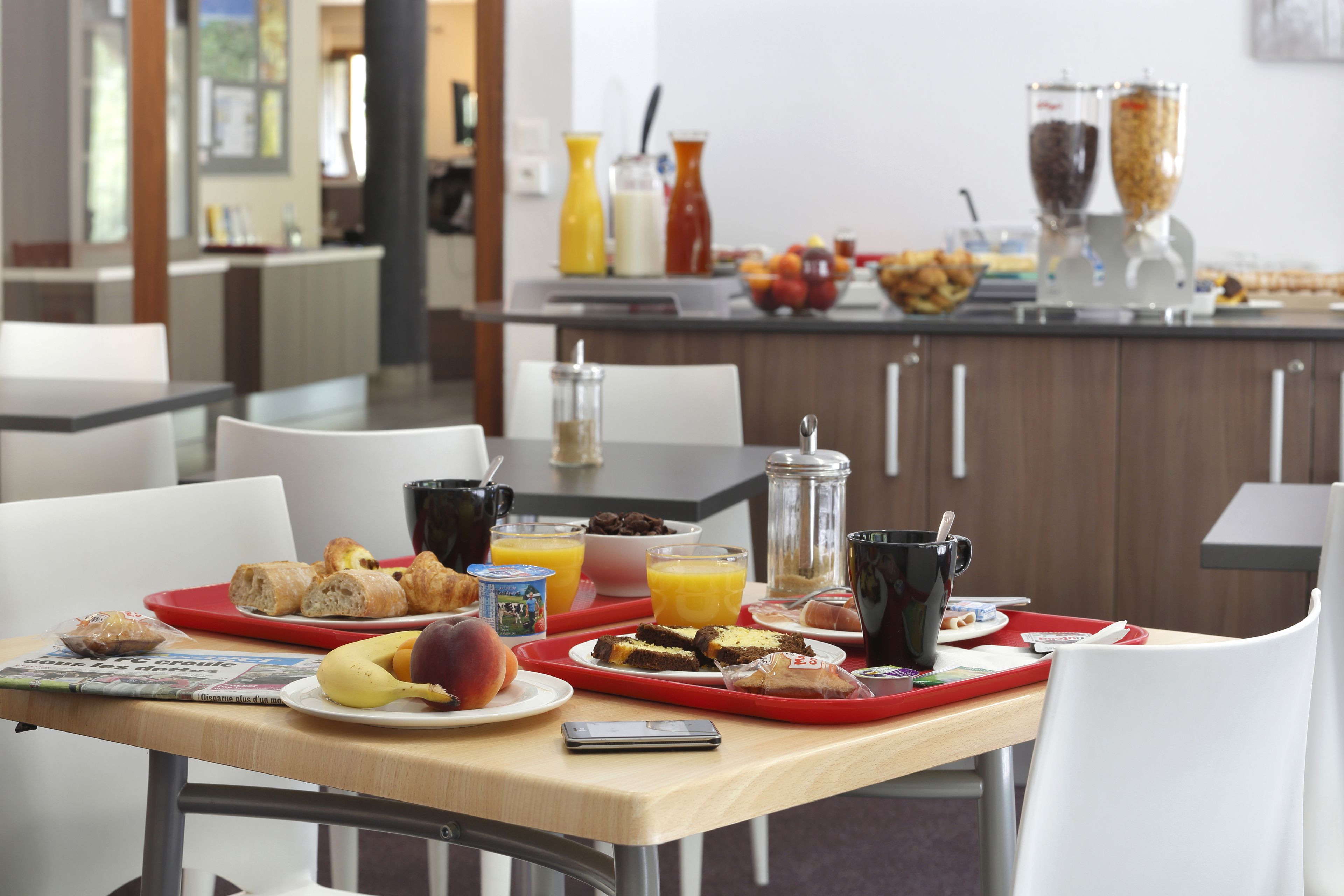 Petit déjeuner buffet servi en semaine (10 EUR par personne)