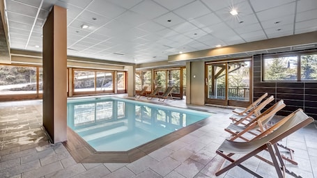 Una piscina techada. Résidence Grand Massif - Vacancéole