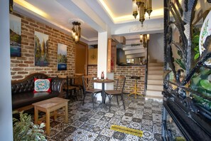 Free daily full breakfast 