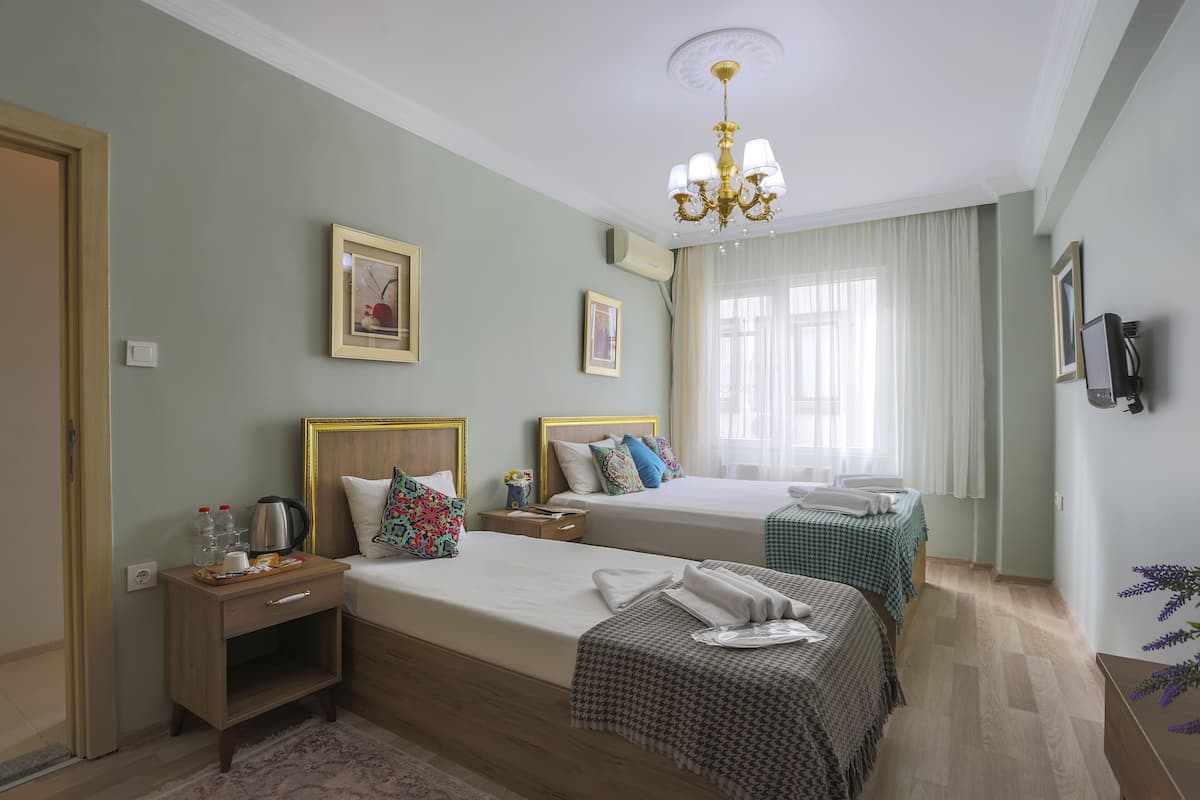Standard Triple Room, Multiple Beds, Partial Sea View
