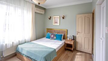 Phòng đôi Tiêu chuẩn, 1 giường cỡ queen, quang cảnh thành phố | Bộ đồ giường cao cấp, minibar, phòng cách âm