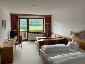 Junior Double Room, Valley View | In-room safe, blackout drapes, soundproofing, free WiFi - Hotel Schauinsland (Bad Peterstal-Griesbach)