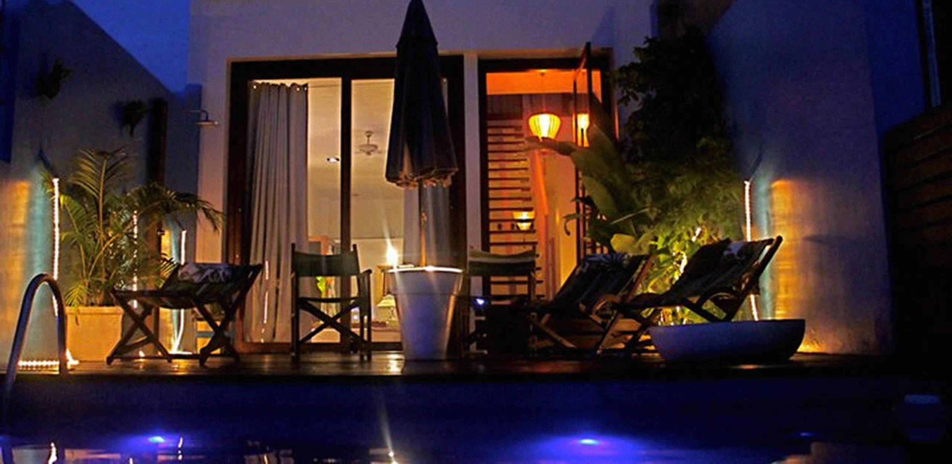 2 outdoor pools, pool umbrellas, pool loungers