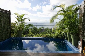 Premium bedding, pillow-top beds, minibar, in-room safe - Aram Yami Hotel (Salvador)