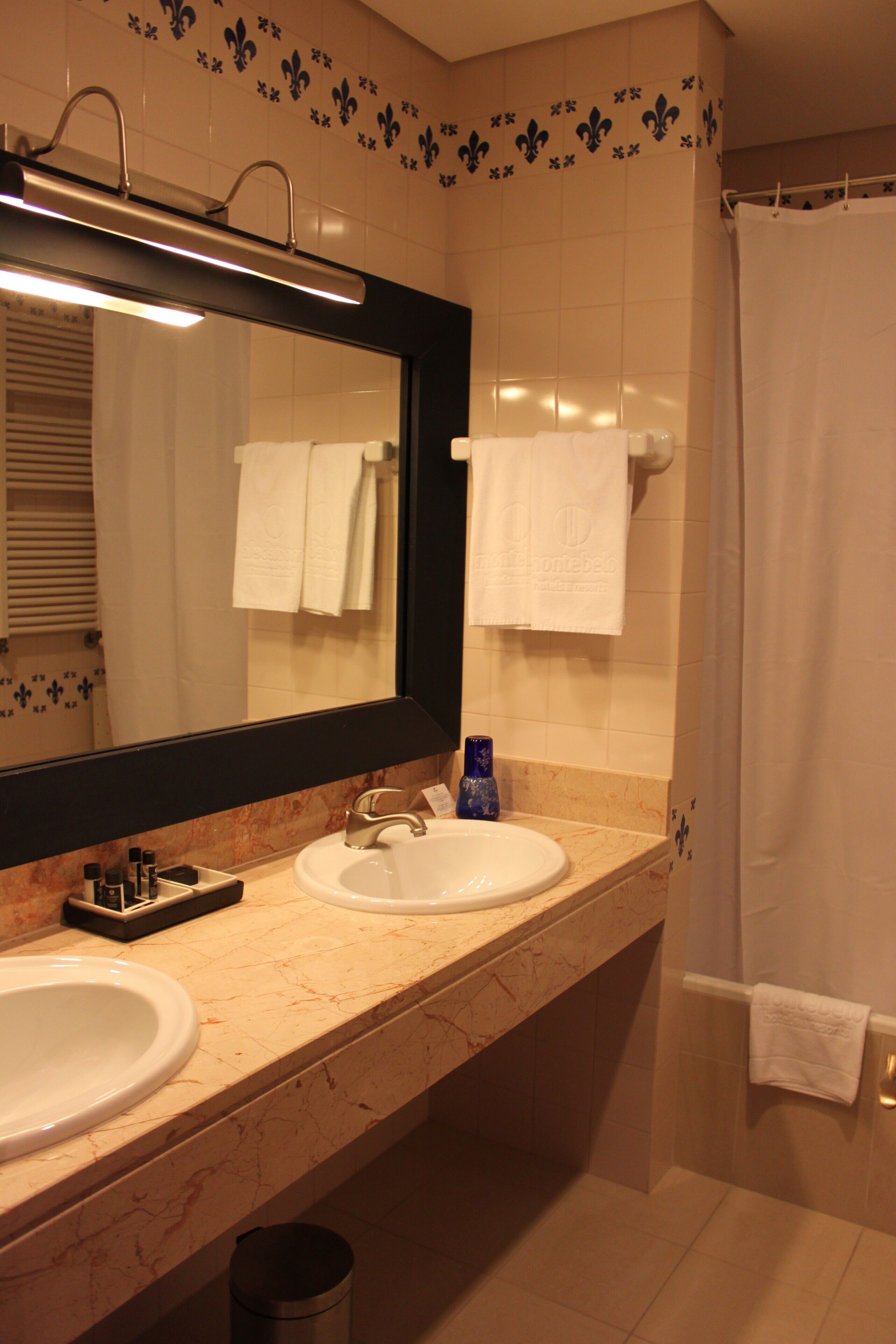 combined shower/bathtub, free toiletries, hair dryer, slippers