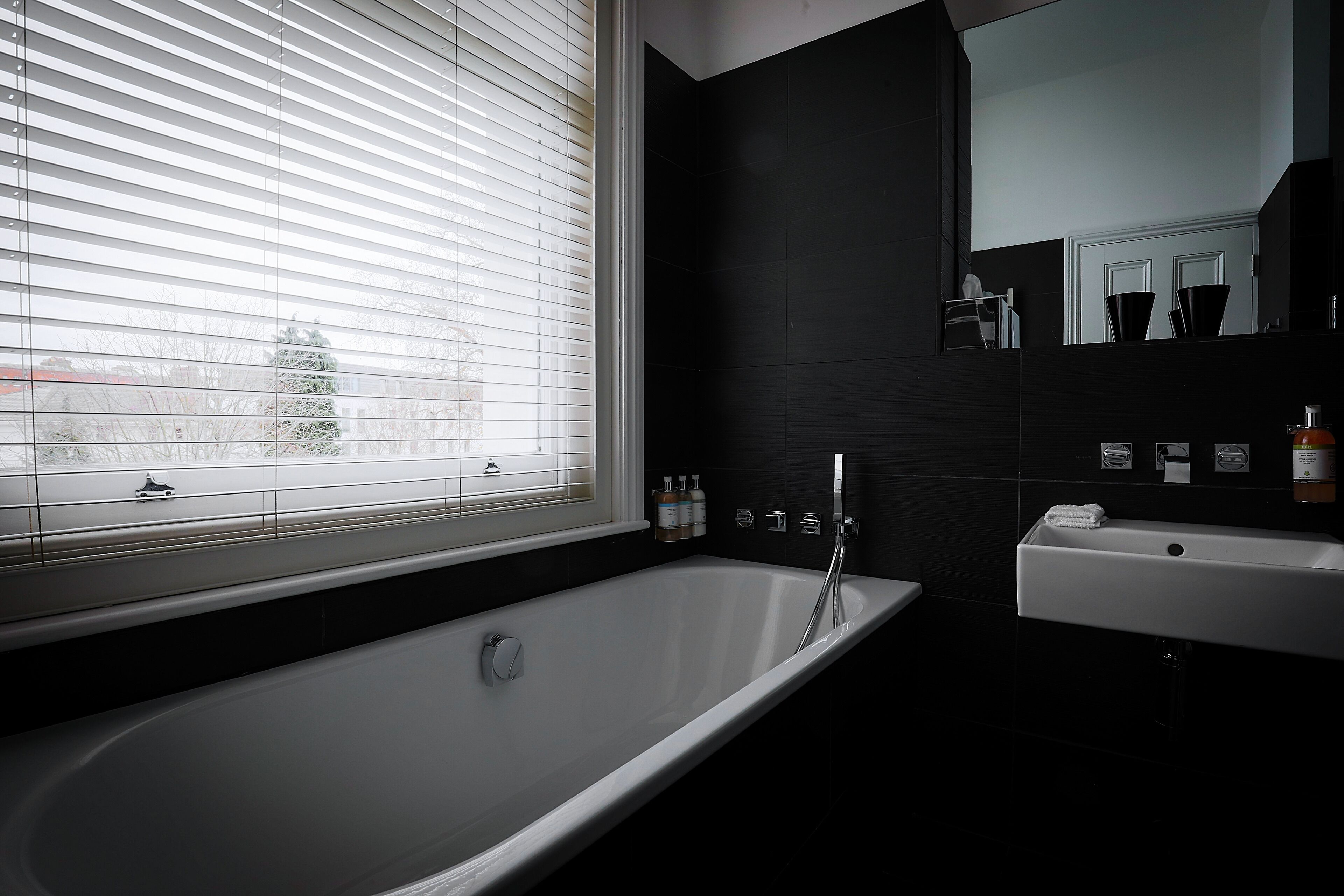 club deluxe twin | 1 bedroom, egyptian cotton sheets, in-room safe, desk