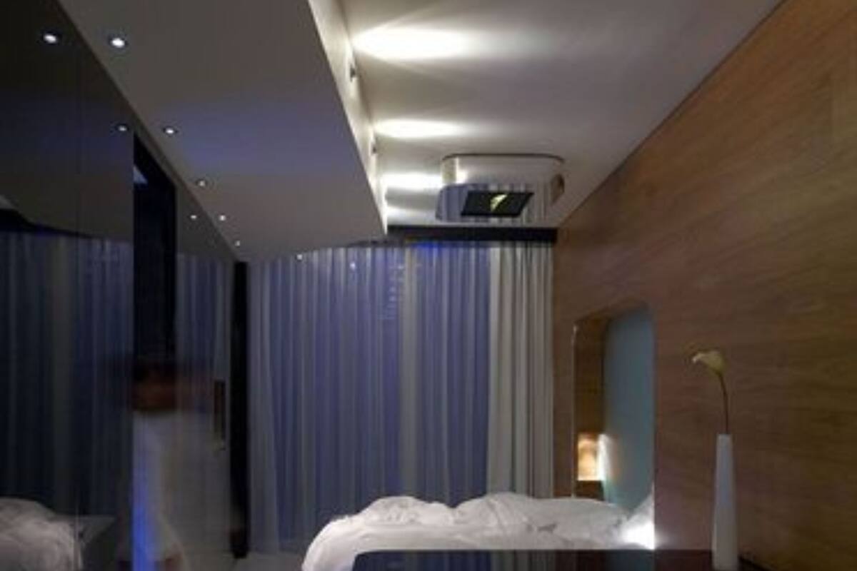 Kamar Superior, pemandangan laut (Life - SPA Access not incl) | Minibar, brankas, meja kerja, dan kedap suara