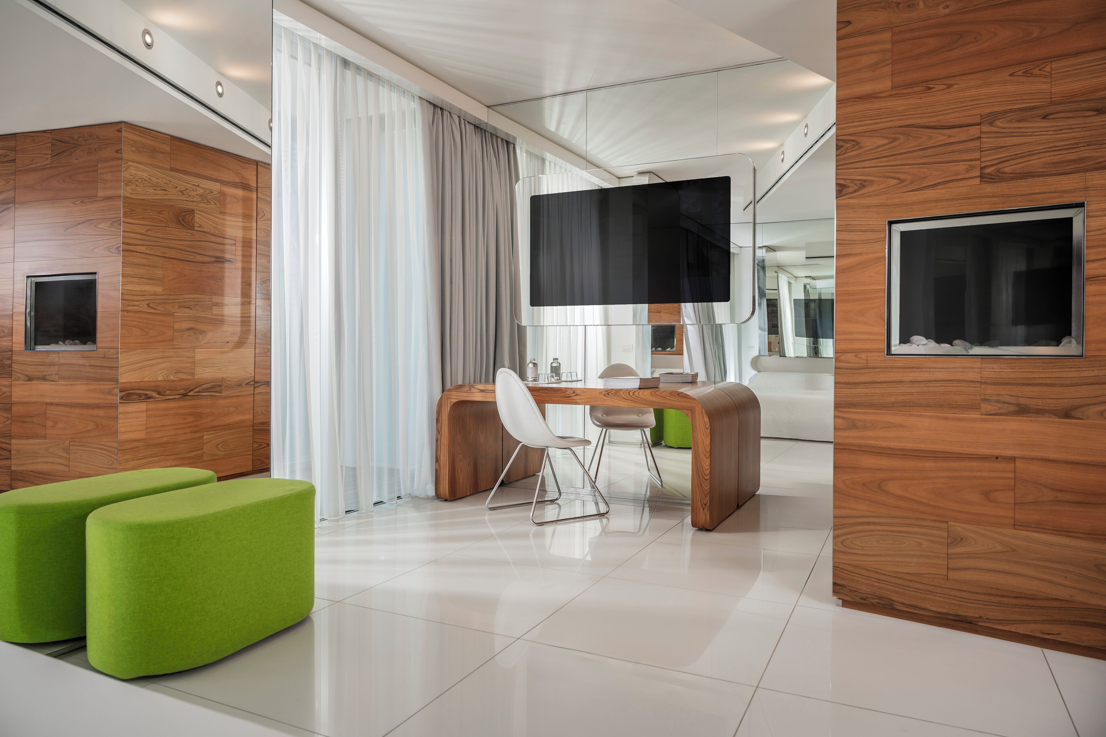 Photo - i-Suite Hotel