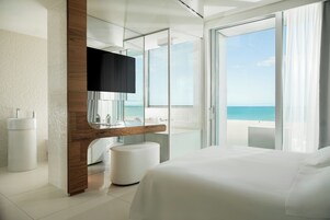 Suite Life Vista Mare (accesso spa non incluso) | Minibar, in-room safe, soundproofing, iron/ironing board