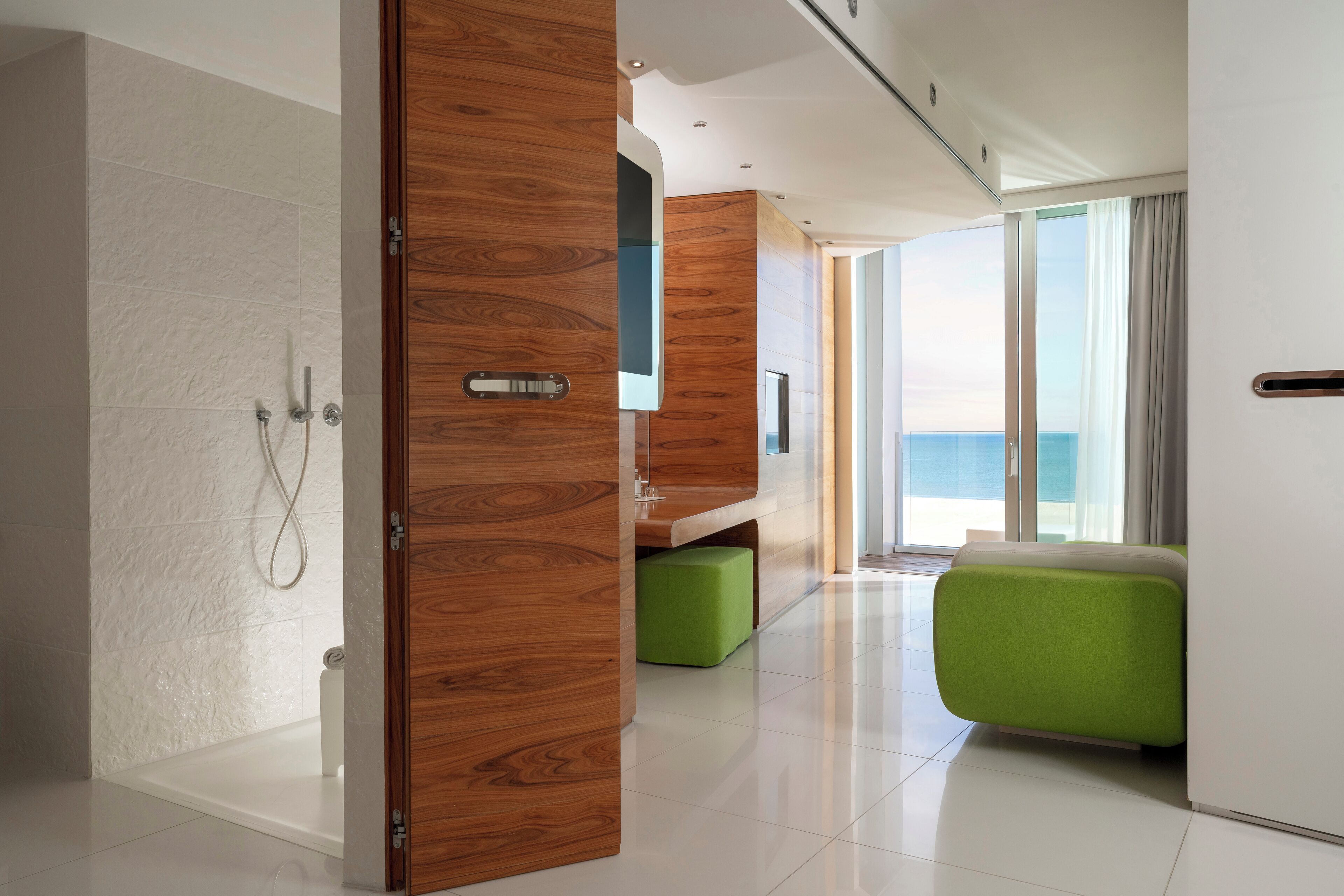 Photo - i-Suite Hotel