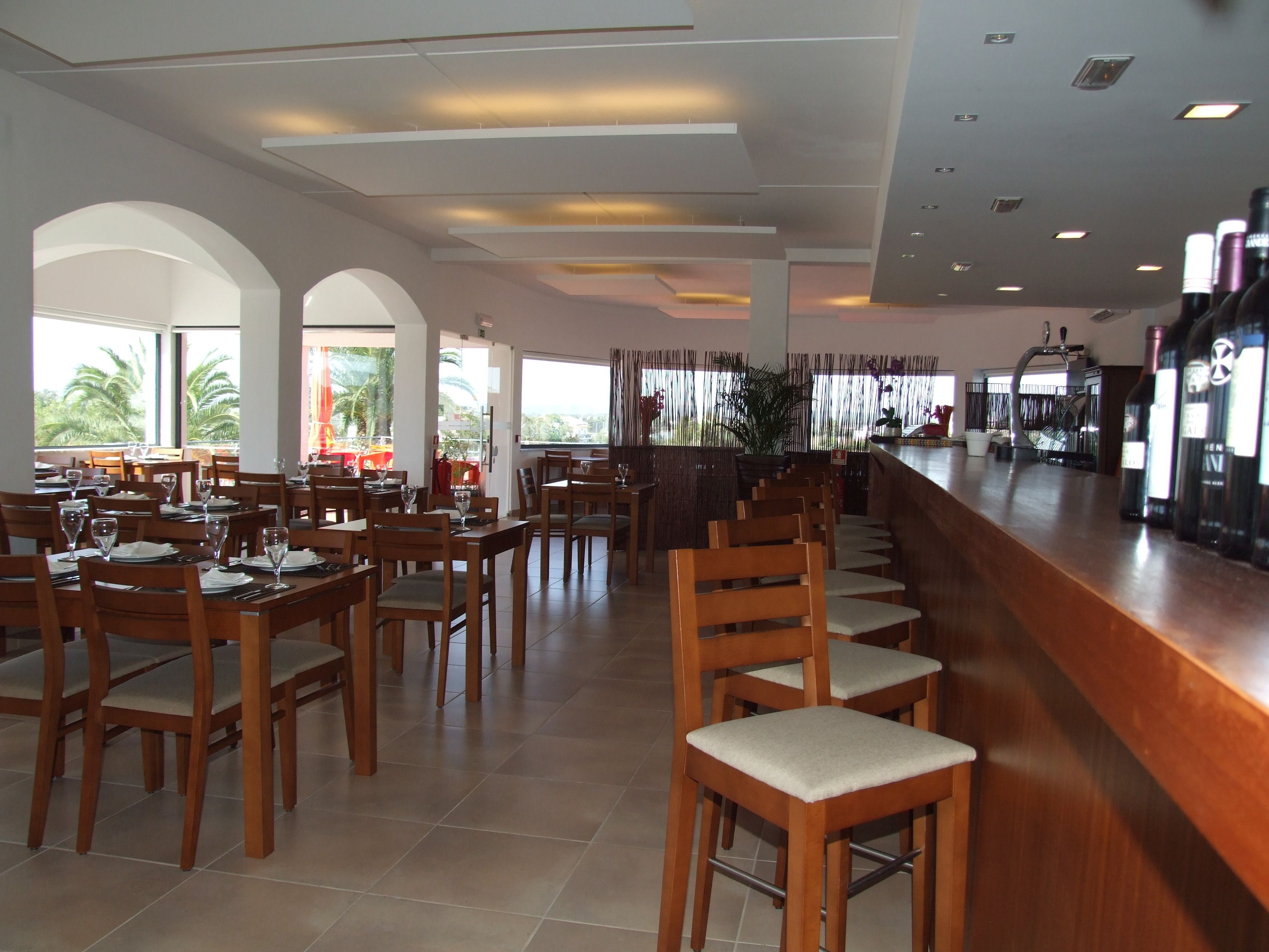 Daily continental breakfast (EUR 5 per person)