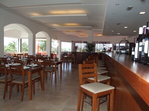 Daily continental breakfast (EUR 5 per person)