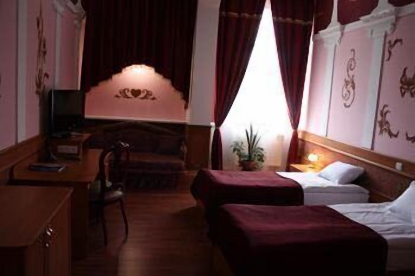 Minibar, in-room safe, iron/ironing board, rollaway beds