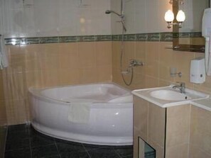 Free toiletries, hair dryer, towels - Hotel Volter (Lviv)