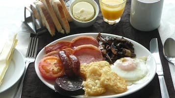 Café da manhã inglês grátis durante a semana