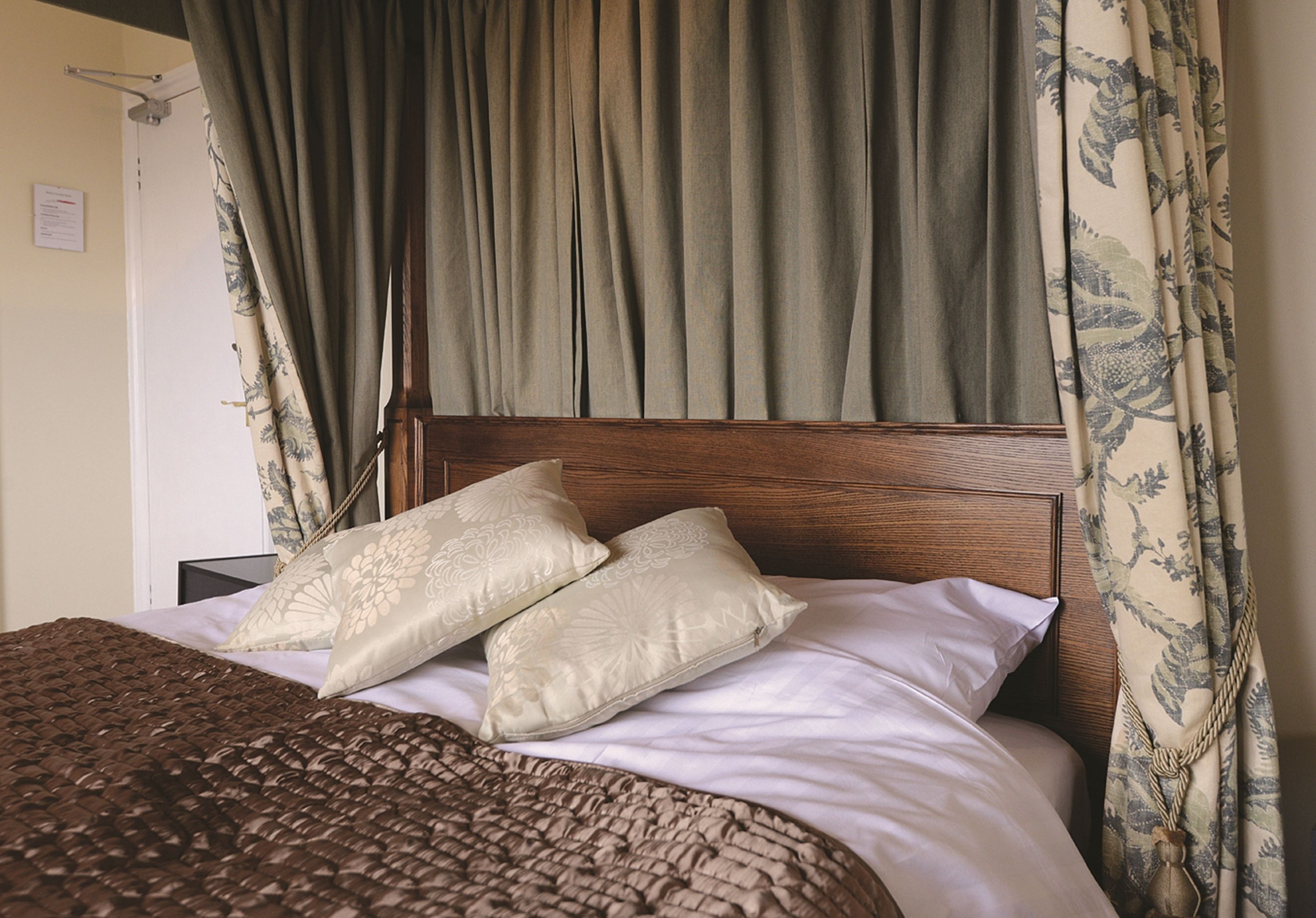 superior double room | premium bedding, individually decorated, individually furnished, desk