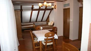 Studio Supérieur, balcon | Restauration dans la chambre