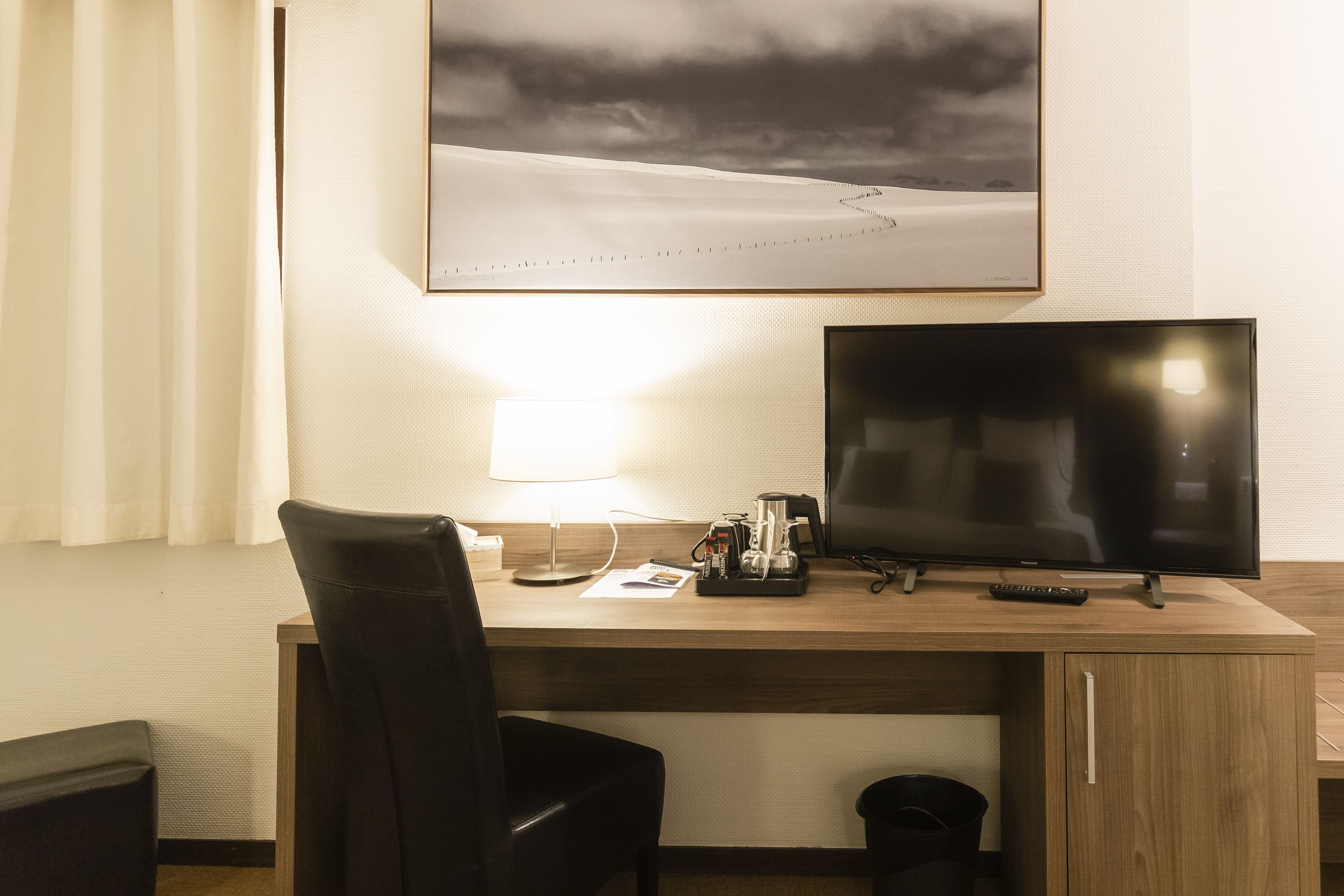 premium bedding, minibar, desk, soundproofing