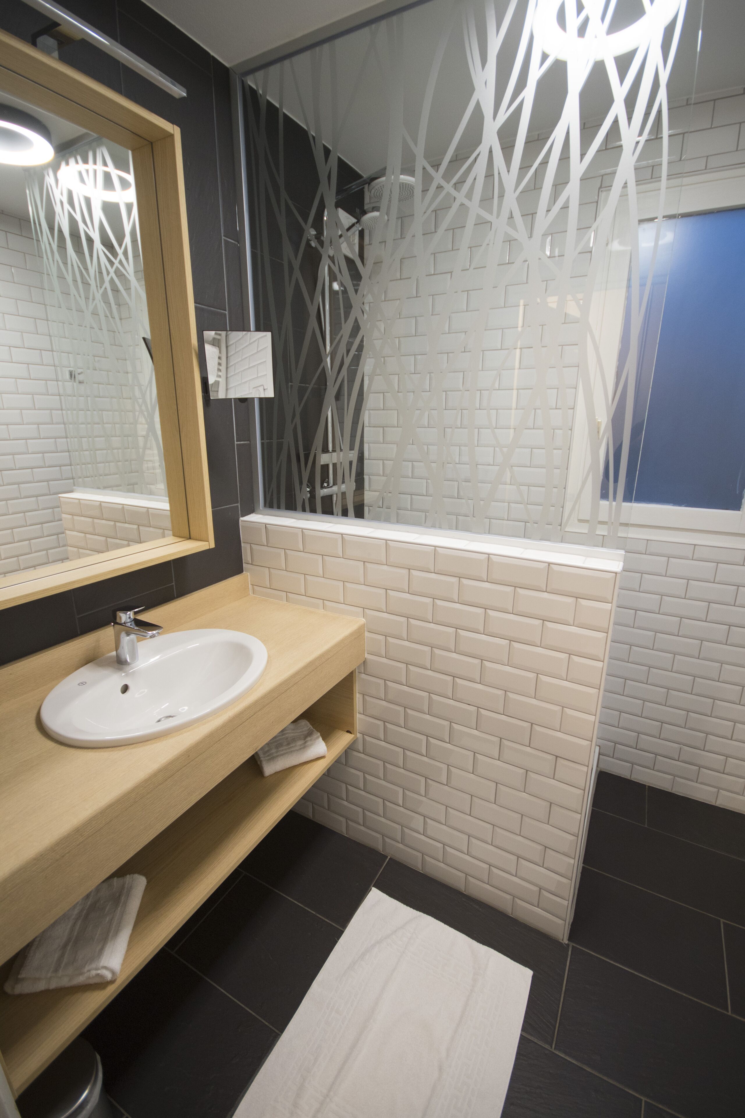 bathtub, hair dryer, towels