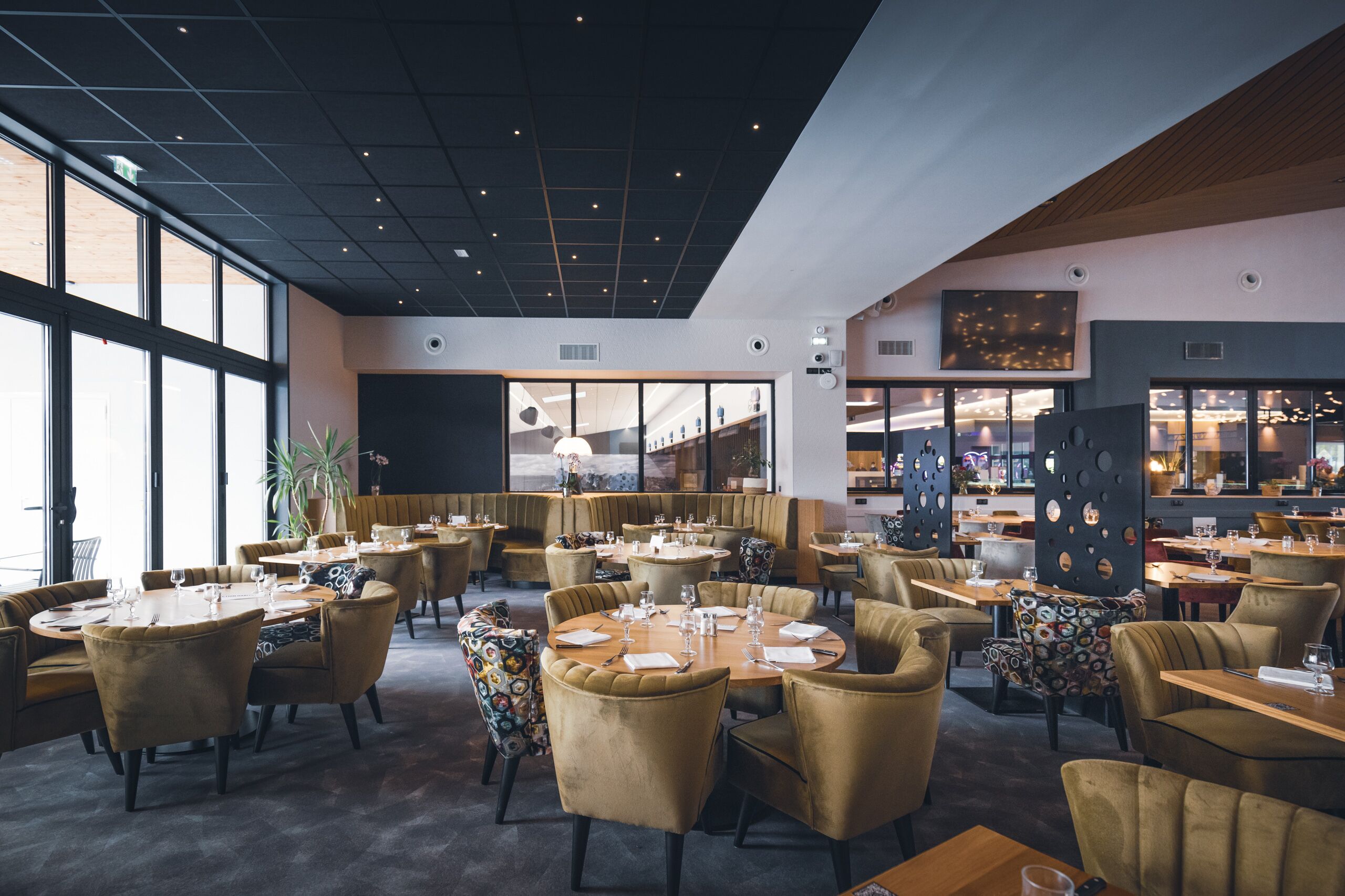 lunch and dinner served, french cuisine