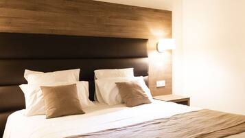 Premium bedding, minibar, desk, soundproofing