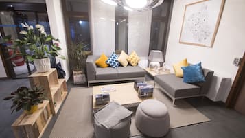 Quầy tiếp tân