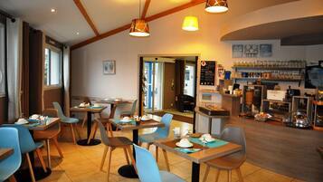 Daily buffet breakfast (EUR 9 per person)