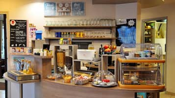 Desayuno buffet todos los días (EUR 9 por persona) 